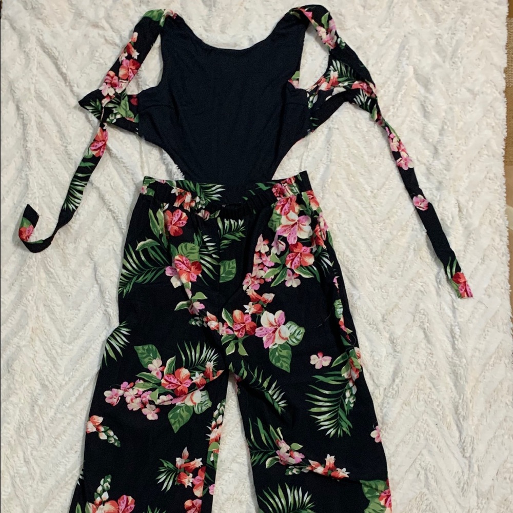 SUMMER 🌴 Ambiance Floral Jumpsuit - Picture 4 of 5
